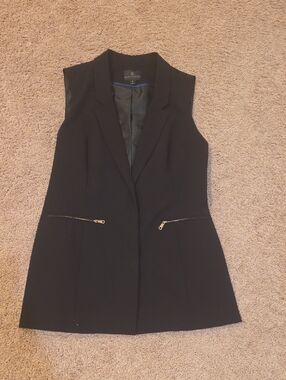 Worthington Black Sleeveless Tailored Vest with Zip Pockets